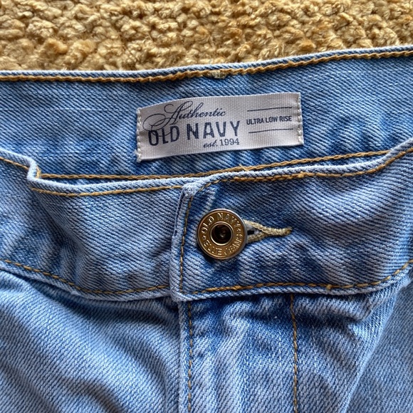 Old Navy ultra low rise light wash distressed denim skirt sz 6 - Picture 4 of 7